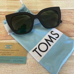 NWT Toms Sydney matte black sunglasses